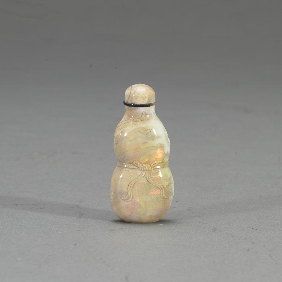 Mother-of-Pearl Snuff Bottle